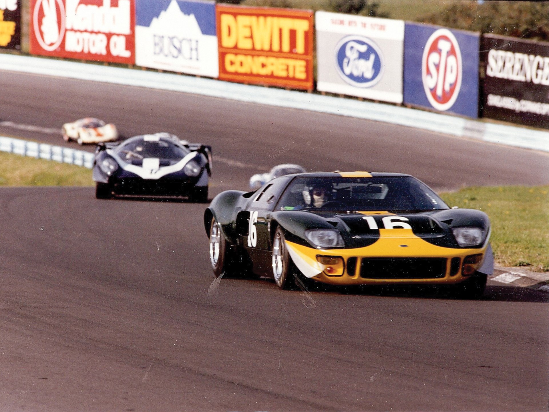 Ford GT vs Ferrari