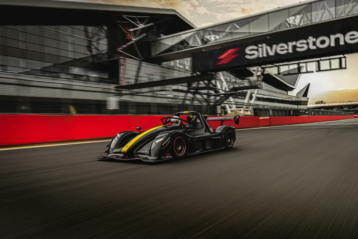 Radical SR3 XXR on track at Silverstone